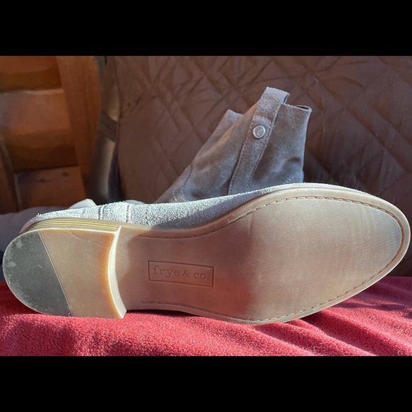Frye & Co. Sarah Shortie suede booties. NWT Size 8 - Picture 7 of 8